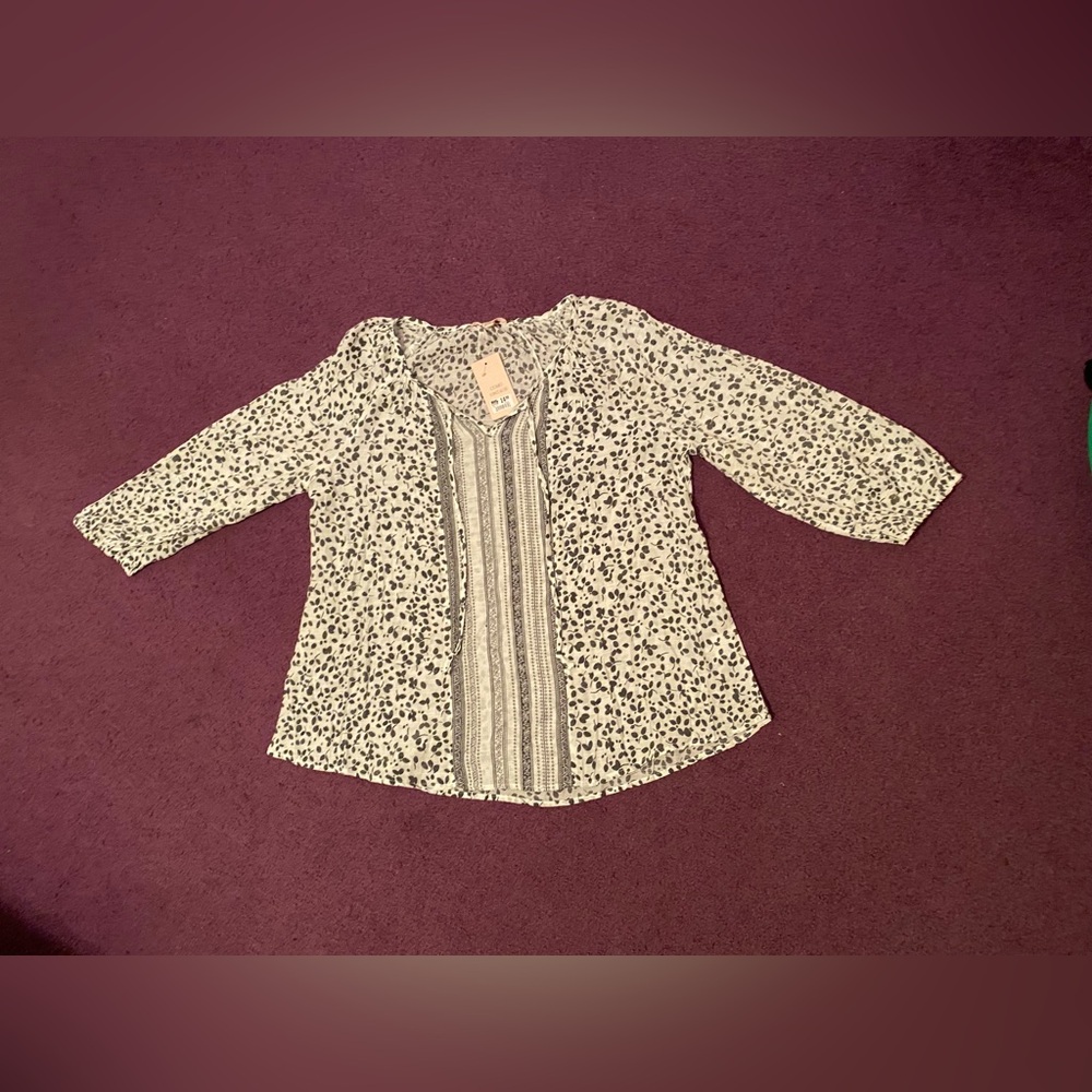 ☀️NWT Como Vintage gray and white pattern blouse size Large